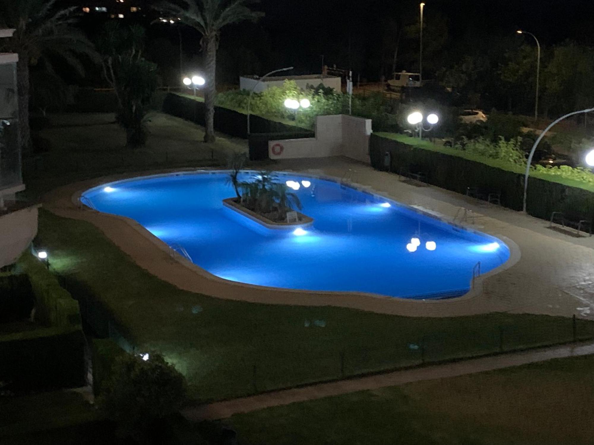Frente A La Piscina